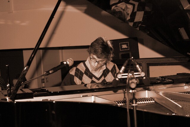 min 2006 12 16 beaune boogie 359 sepia